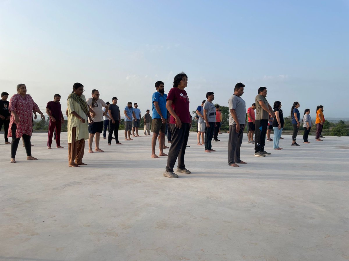 MohitUniyalINC's tweet photo. #नेतृत्वसंगम घटप्रभा, #कर्नाटका
7th Day .
Daily #Body_work is very important for politicians. It’s what we start with on every morning in our Sangam yatra. Arun Sharma and Apeksha from BJJ India are passionately help Sangam participants develop their own daily physical routine. https://t.co/1j9SP8YKkt