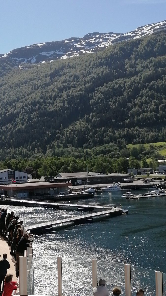 Nordfjordeid - seawalk in position