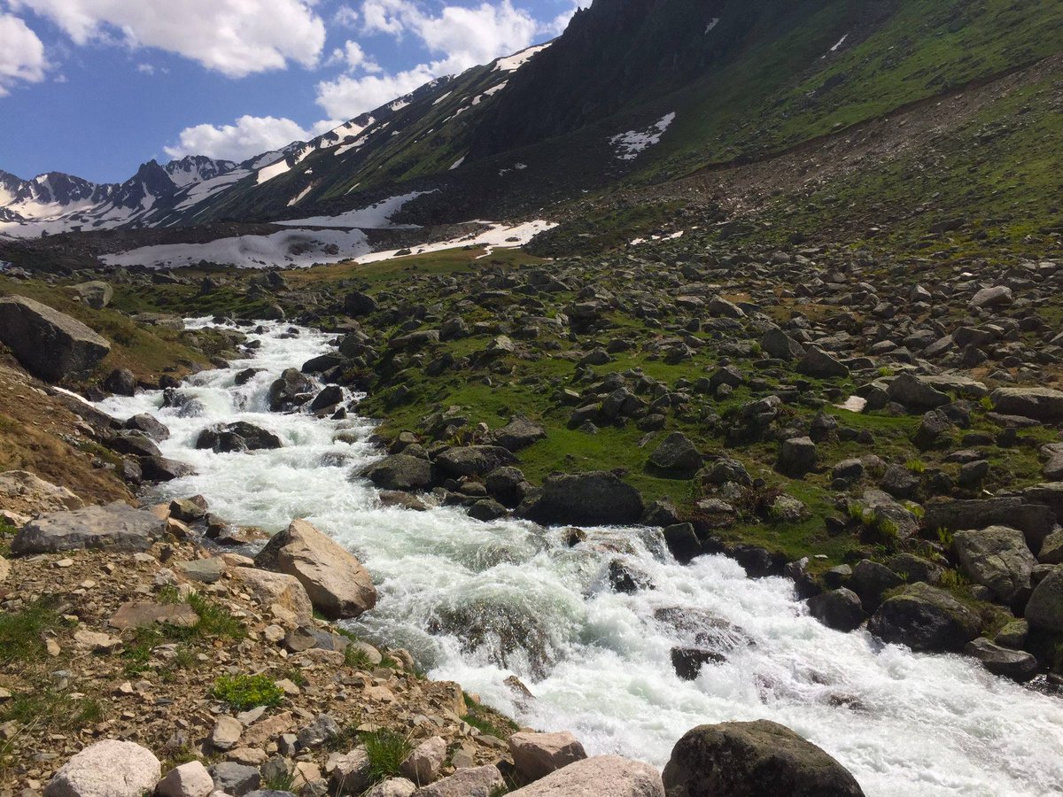 axisdmc's tweet photo. "Today I walked 30 km between the Kaçkar Mountains. It was a tiring day. It started from the #Ayder plateau to the #Kavrun plateau. Today, After reaching Kavrun, I stopped for breakfast, then I met a couple from Holland. Later I continued my hike to the #Kaçkar mountains" https://t.co/S4AjLmqE8p
