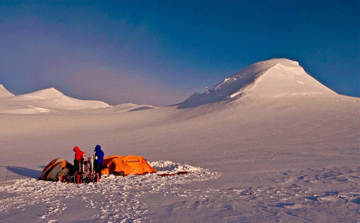 SvenTrueNorth's tweet photo. Ten years ago, we had a spectacular encounter with Canada’s highest mountain! Mount Logan tested us in ways unknown, and while summit will wait for another time, this climb took us all to new heights! Trip report: https://t.co/YTcNr8po9F #MountLogan 🇨🇦@UNICEF 🏔 https://t.co/vDKyXrq1Z5