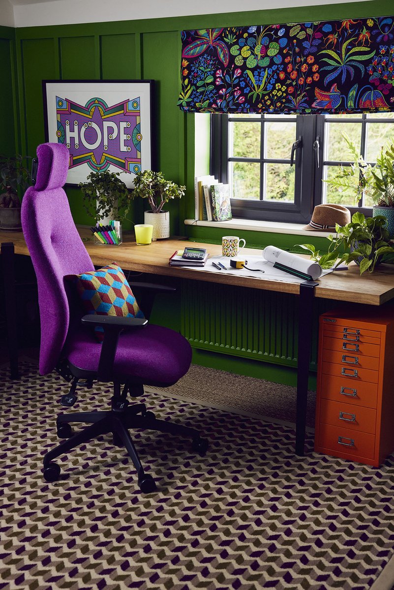 SummitAtHome's tweet photo. Always a pleasure to handcraft, this Inflexion Plus ergonomic office chair was rather special for colour expert, interior designer &amp; TV presenter @sophierobinsons. Created in Harris Tweed® Heather Pink for her new home office. #NotBoring #Colour #OfficeChair #Interiors #WFH https://t.co/QzqKGLCryr