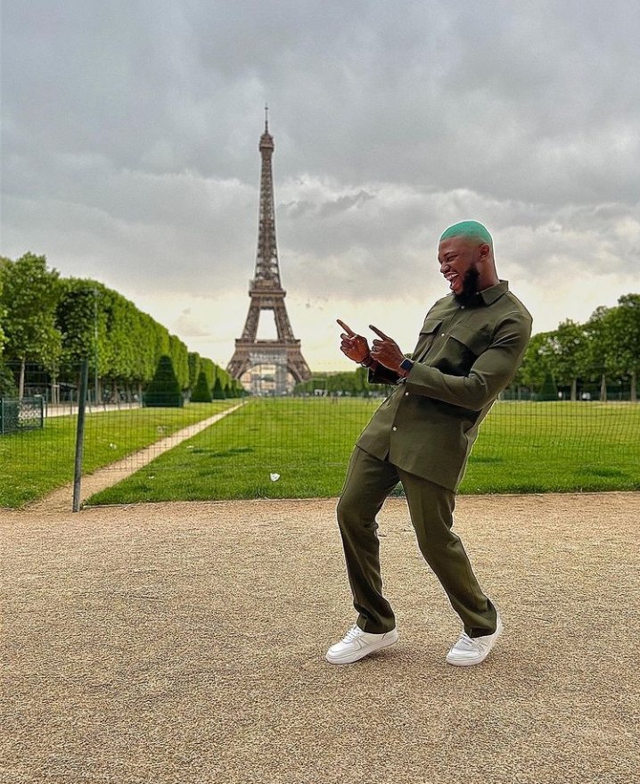 FanpageNzes's tweet photo. Hello Paris!!!!

Paris is really treating your Mazi well #TheNzes
#Nzerians
#TheSandman #owomassacre #fitness #falz https://t.co/R14y8Q9R5t