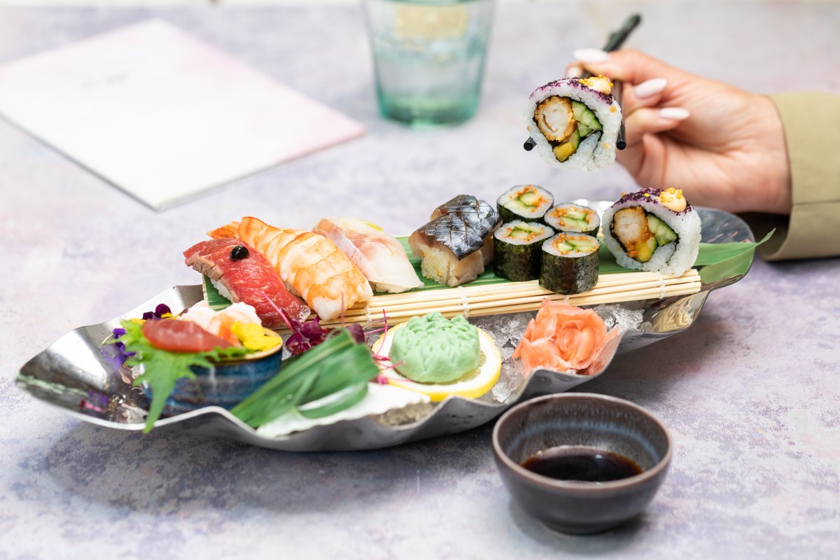 NewBaileyM3's tweet photo. Firefly's (bottomless) Shinto Sushi Supperclub takes place every Thursday and is just £40pp 🥢🍣
To book your table visit the website: https://t.co/NciH9Dm7zn
#ManchesterFoodie #NewBailey #Sushi #FireFlyMCR https://t.co/hXEQUf5nbf
