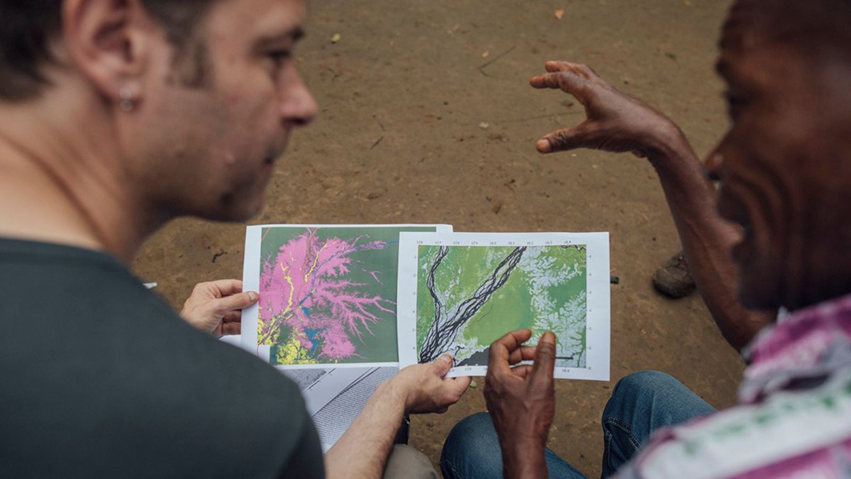 UCLgeography's tweet photo. 'Mapping the central Congo peatlands' by @SimonLLewis

Indigenous community leader Valentin Egobo discusses mapping the world's largest tropical peatlands with UCL Professor of Global Change Science Simon Lewis.

Part of the UCL Geography #ResearchImages Competition https://t.co/v94cSG2pNt