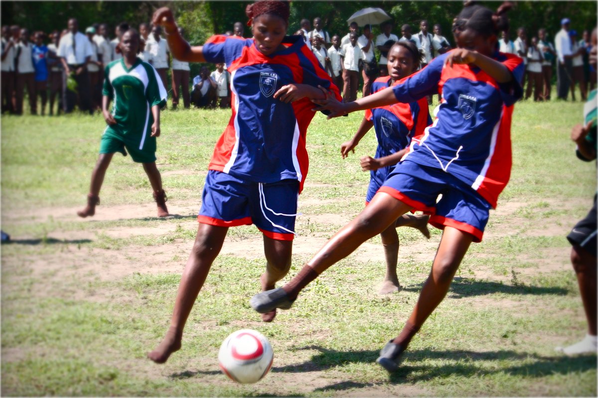 artistsforpeace's tweet photo. #Soccer is the official sport of #Haiti, and the students at the #AcademyforPeaceandJustice love playing it! ⚽️

Playing team sports is essential for all children &amp; teens. It helps keep them active, teaches them valuable life lessons, &amp; builds self-esteem all while having fun.🙌 https://t.co/XoTqvOiLoA