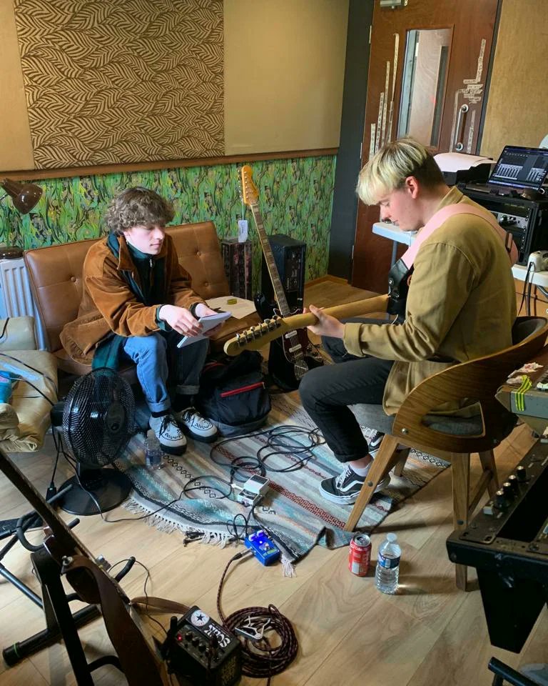 SoftGutSongCamp's tweet photo. We have absolutely lucked out with the weather today for Day One of Soft Gut Song Camp at @AnalogueCatalog. We are still in the first half of the day and there are three class tracks in progress already ☀️ https://t.co/aDRsiCgZCN