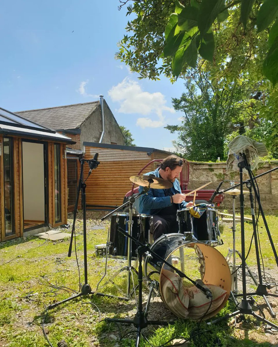 SoftGutSongCamp's tweet photo. We have absolutely lucked out with the weather today for Day One of Soft Gut Song Camp at @AnalogueCatalog. We are still in the first half of the day and there are three class tracks in progress already ☀️ https://t.co/aDRsiCgZCN