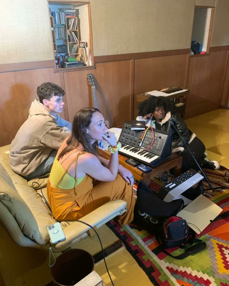 SoftGutSongCamp's tweet photo. We have absolutely lucked out with the weather today for Day One of Soft Gut Song Camp at @AnalogueCatalog. We are still in the first half of the day and there are three class tracks in progress already ☀️ https://t.co/aDRsiCgZCN