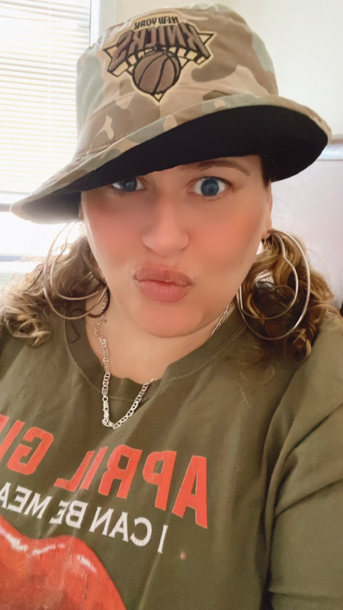 MzIrr3plac3abl3's tweet photo. Good Morning‼️ 🤗 Cherish the real supporters in ur life who wanna see you be nothing but GREAT so they push, help, and motivate‼️
🥰👑💎#ThankU 🙏🥂🥂#2MMNotPromised #Live4U #BeHappy #FkAContent #FkWaiting https://t.co/aeSwh6mrPu