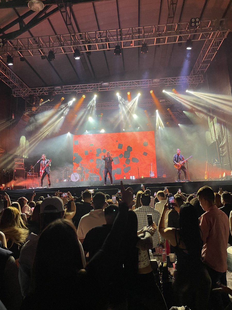 Jpalaciopro's tweet photo. Excelente concierto que ofreció @CDCrock este Viernes en #Merida. Valió la pena el viaje hasta allá y de paso conseguí la Primera 🥶 #Nevada2022
#caramelosdecianuro #cdcrock #Venezuela https://t.co/QWoNyylKce