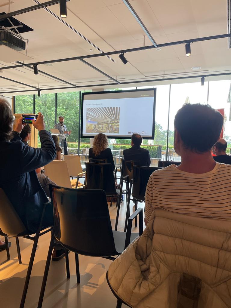 BuildinnCluster's tweet photo. Pablo Ruiz Terroba, director del Dpto. Arquitectura, @Geopannel nos ha expuesto diferentes casos de éxito de aislamientos termo-acústicos de altas prestaciones fabricados con materiales reciclados acometidos en Donostia-San Sebastián.
🟢 #ReCircular https://t.co/0kQnjMsxrS