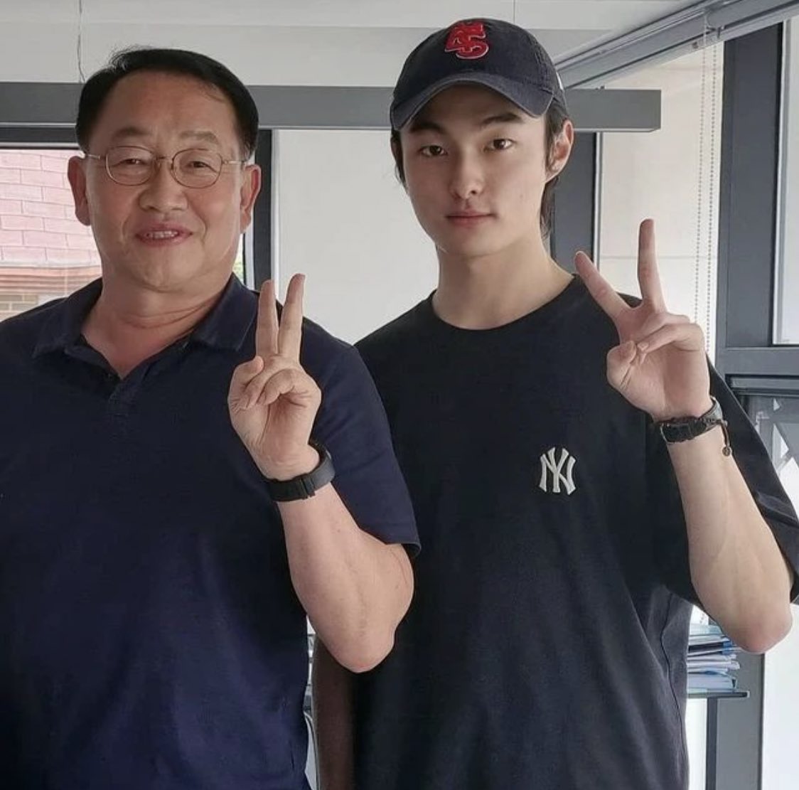 yooncypics's tweet photo. chanyoung with producer koh dae hwa..the caption says:
“The beginning of new drama ” https://t.co/mPTzoyvkc4