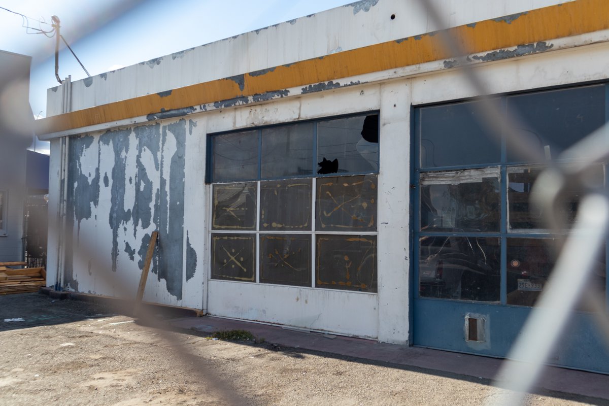 OurTownReno's tweet photo. Even with land at such a premium amid our affordability crisis, if you look closely, there's still many abandoned business buildings from a bygone industrious era around Reno. Quiet Structures is a photo essay by @jakelorgee Find the full series on our Instagram or Facebook https://t.co/aeLmfxv5lB