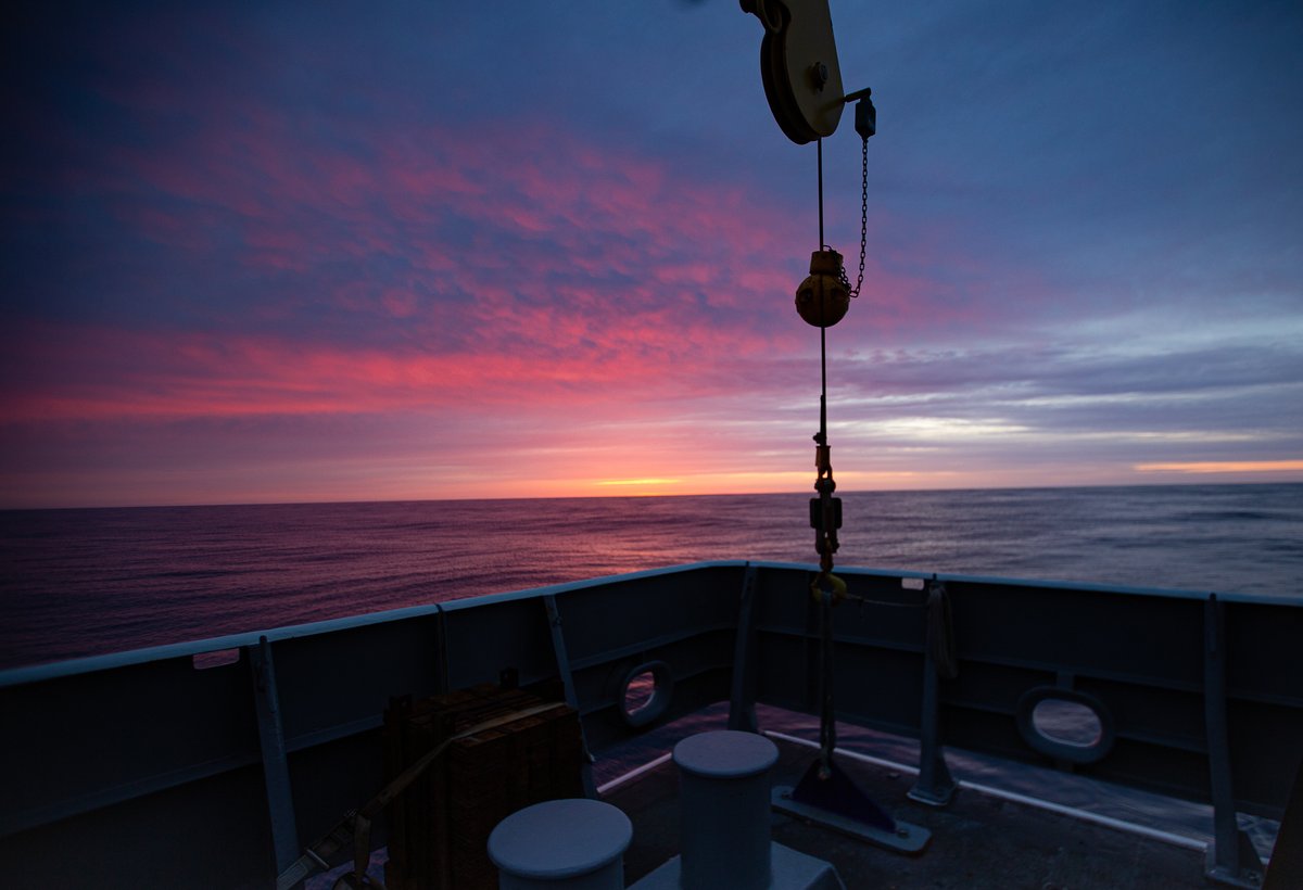 How's that saying go about 'red sky at morning'? 🤢 Check out this update from the ongoing Escanaba Trough expedition with @oceanexplorer @WHOI @BOEM : ow.ly/Wgk650Jrt75