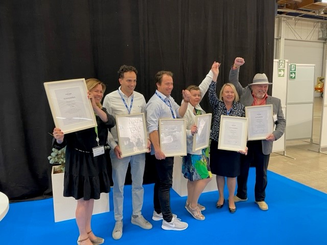 PulpAndBeyond's tweet photo. Uusi puu -tuote 2022
1. Golfpallokotelosta hyönteishotelli  Metsä Board &amp; Golf Coat
2. Hiilihapotuslaite biokomposiitista UPM Biocomposites &amp; Mysoda
3. NAMS, mikä tomaattirasia!  Pyroll Pakkaukset Group &amp; Agrifutura.
Arjen sankarit -kunniamaininta  Woodion
design-wc-istuimelle. https://t.co/Qmhe0NDXzM