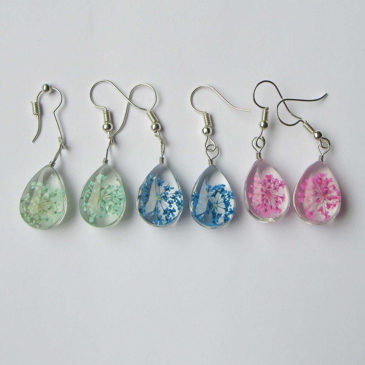 KrasnayaDolls's tweet photo. Really love this, from the Etsy shop CuteQuirkyEarringsCo. https://t.co/KlvrKZuFxw #etsy #floral #driedflowers #earrings #dropearrings #floralearrings #driedflowerearring #droplets #jewellery #danglers https://t.co/UljsQgtAwP