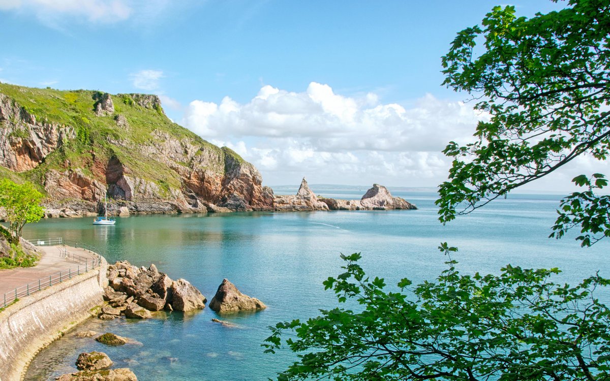 VisitDevon's tweet photo. Explore the English Riviera in Torquay! Perfect for all ages, there is plenty to do and see, so why don't you book your next staycation?🏖️ 
📸 by Alex Graeme
https://t.co/WDbY7lCQWu https://t.co/sfXIvY2Ik5