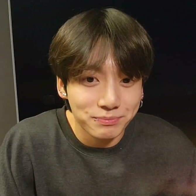 moni_samia's tweet photo. Found a bunny looking guy__🐰☺️ 

Oh no it’s our kookie___🥺😇
#Jk https://t.co/fv8gr9Oey8
