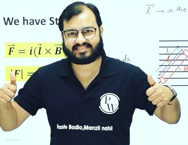 pankajsingh_07's tweet photo. Alakh Pandey was offered 40 Crore per annum by Unacademy to teach on it's platform, but he refused. 

#physicswallah now becomes fastest edtech startup to become a unicorn 👏 https://t.co/wr4WFVnpIX