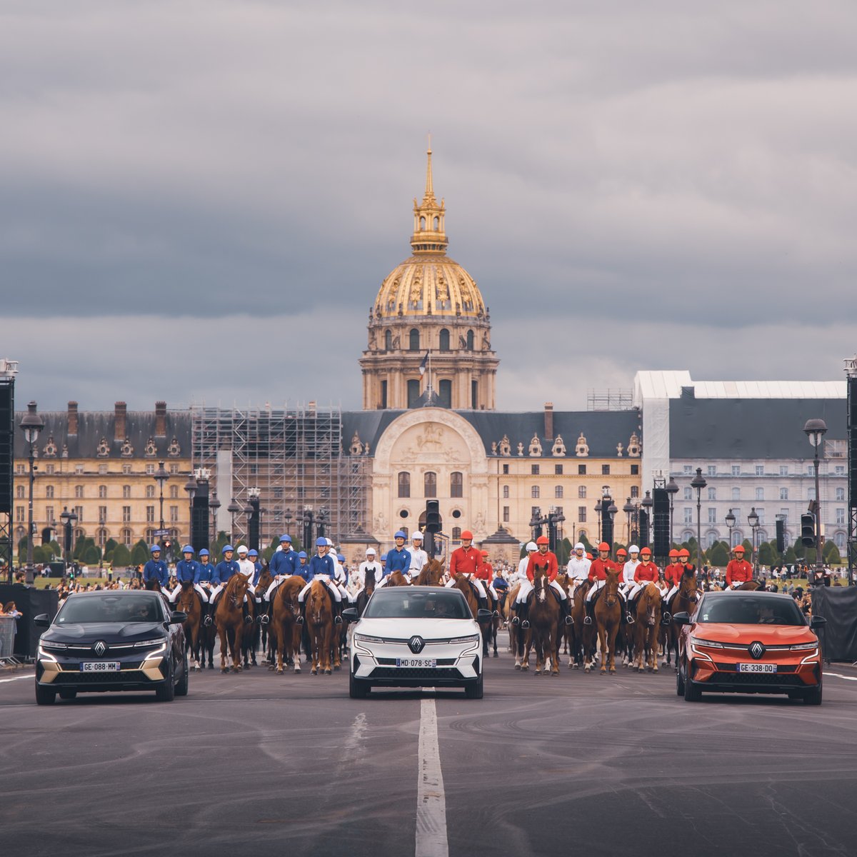 RenaultDE's tweet photo. Renault Megane E-Tech 100% elektrisch: Stromverbrauch kombiniert (kWh/100 km): 16,1-15,5; CO2-Emissionen kombiniert (g/km): 0–0 (Werte nach WLTP).*
220 Pferde und der #Renault #Megane #ETech100% #elektrisch in #Paris.
#RenaultElectroHorseParade
*https://t.co/OiK3VkCUQT https://t.co/kC1FgClwzZ