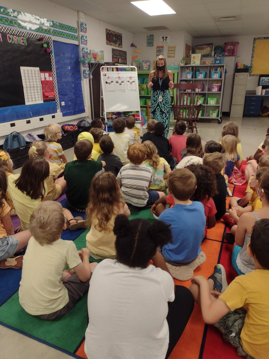 HESSPLASH's tweet photo. Making connection day with teachers from the next grade. #dolphinpod #lookingforwardtonextyear https://t.co/MpHTfYgvVO