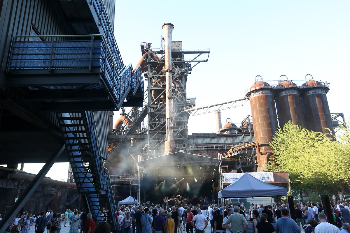 ExtraSchicht am 25. Juni 2022! Der Park verspricht ein exzellentes Bühnenprogramm. Es wird allerdings kein Feuerwerk geben. Alle Infos: bit.ly/3H0zrFe