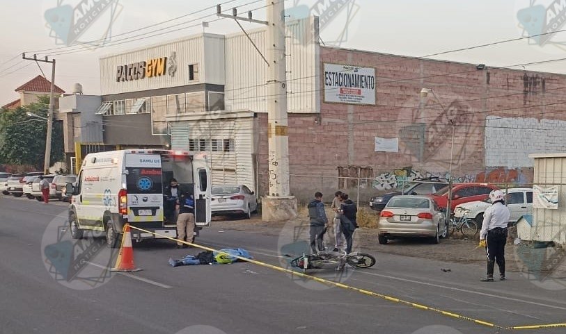 AmgNoticias's tweet photo. ⛔ #Lamemtable 🙏🏽🕊️
Una persona #murió en un #accidente sobre la carretera el #verde al #castillo a la altura de la calle Francisco Villa en la Colonia el verde en el municipio de #ElSalto. https://t.co/woo8p5vDfb