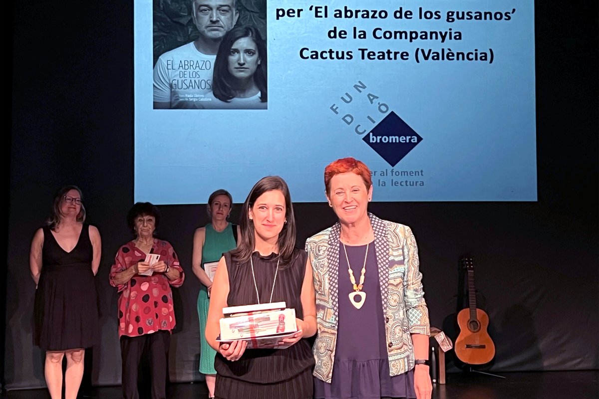CactusTeatre's tweet photo. Ens fa moltíssima il·lusió haver rebut el guardó a "Millor Text" 🏆 per #LAbraçadadelsCucs, apadrinat per la @fundaciobromera, a la XI edició dels Premis del Públic de la @salarussafa
Moltíssimes gràcies! 🥰
ℹ️ https://t.co/ibEMnRHrrp
#CactusTeatre #SalaRussafa #València https://t.co/3n8W9ydmJM