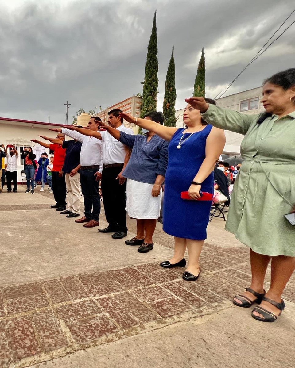 Lety_CruzR's tweet photo. Agradezco al présidente municipal Juan Carlos García Márquez la invitación el día d ayer para darle legitimidad a Julián Aguilar Coello como #AgenteMunicipal d #SantaMaríaIxcotel junto con mis compañer@s d cabildo
#RegiduríaDeEquidadDeGénero
#SantaLucíaDelCamino
@SantaLucia_Ayto https://t.co/LdKEk8JIKg