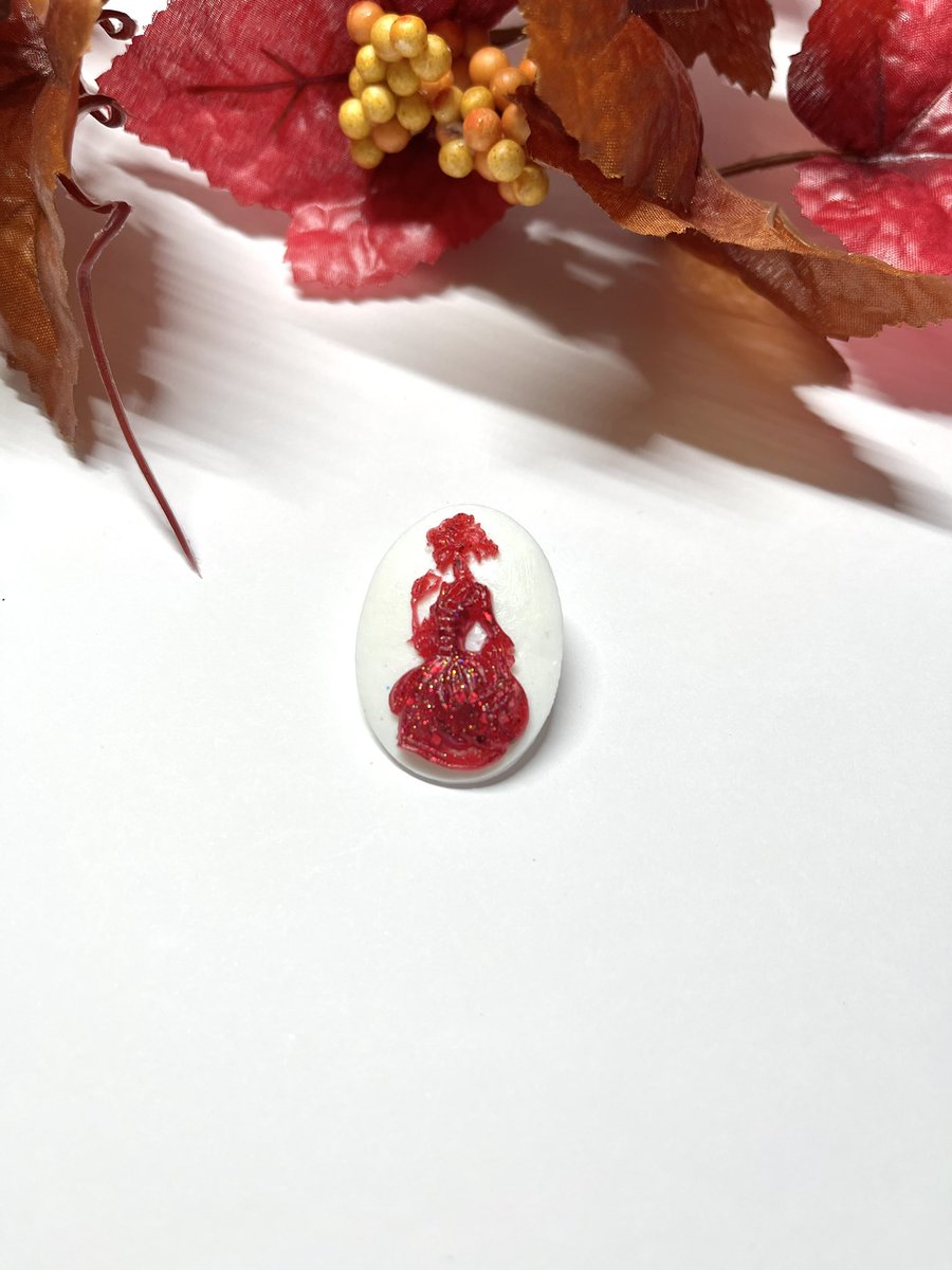ReiArtistryclay's tweet photo. Gothic cameo pins that glow in the dark! https://t.co/cbHwrl7LGs