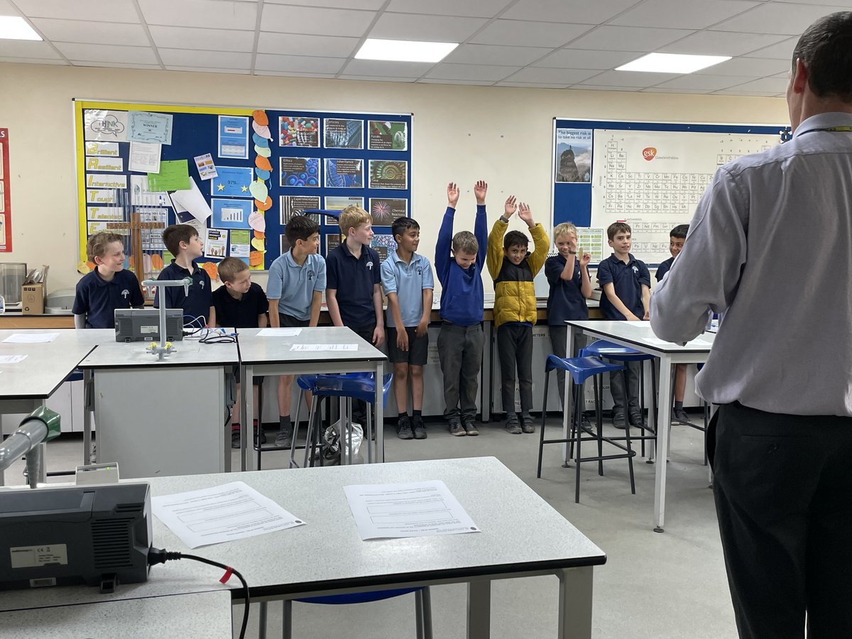 sirjohnlawes's tweet photo. A pleasure to welcome @CrabtreeJnr to our science faculty this afternoon, investigating sound with sound waves and measuring decibels. How loud can Year 4 make themselves?

@SJLScience https://t.co/Xnwz9qKpfT