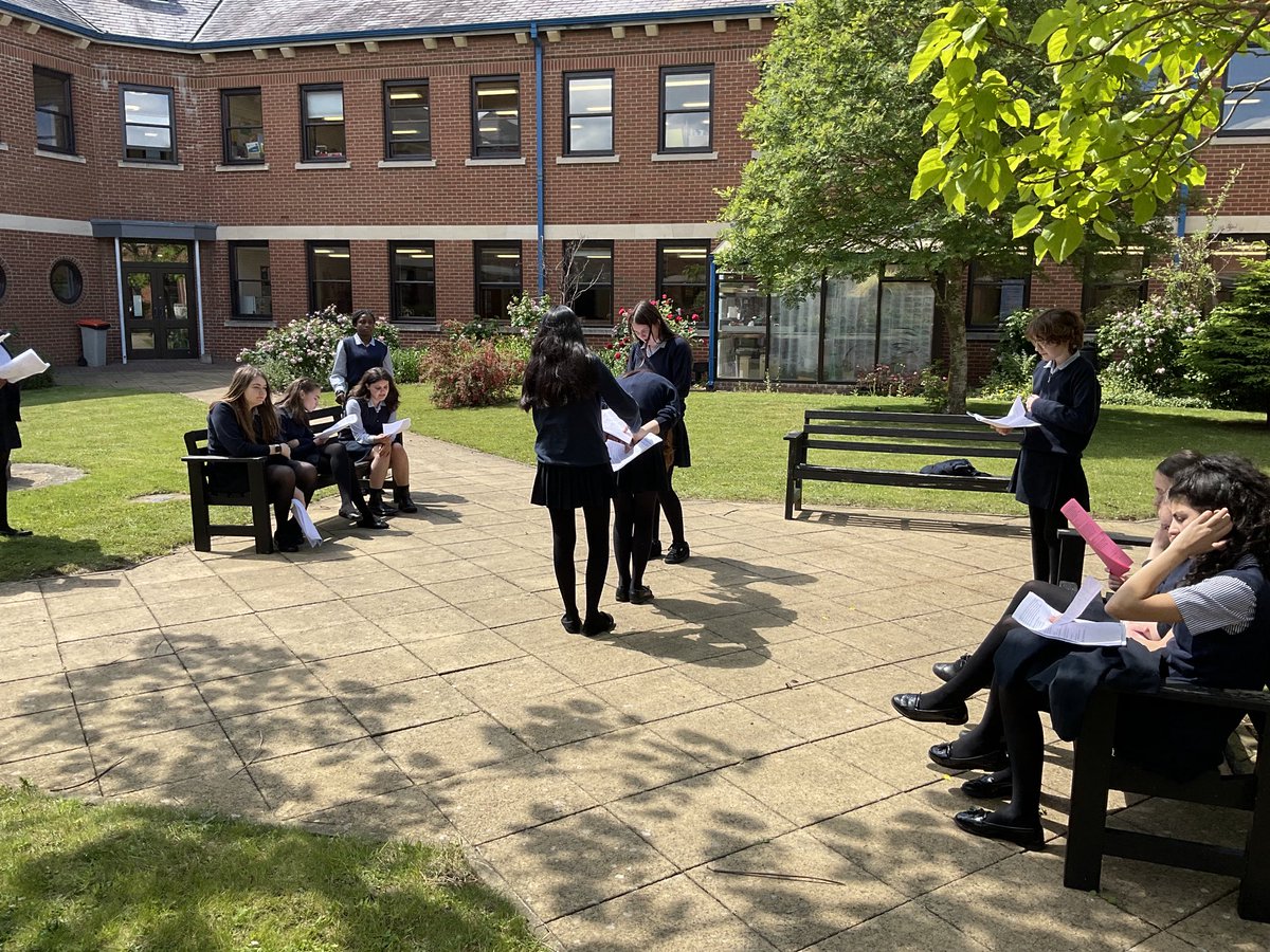 NorthamptonHigh's tweet photo. In Year 9 English pupils are exploring the narrative arc in #Shakespeare Twelfth Night #LearningTweets #WeCan learn #outdoors β¦@EnglishDeptNHSβ© https://t.co/ijaIhzuzq7