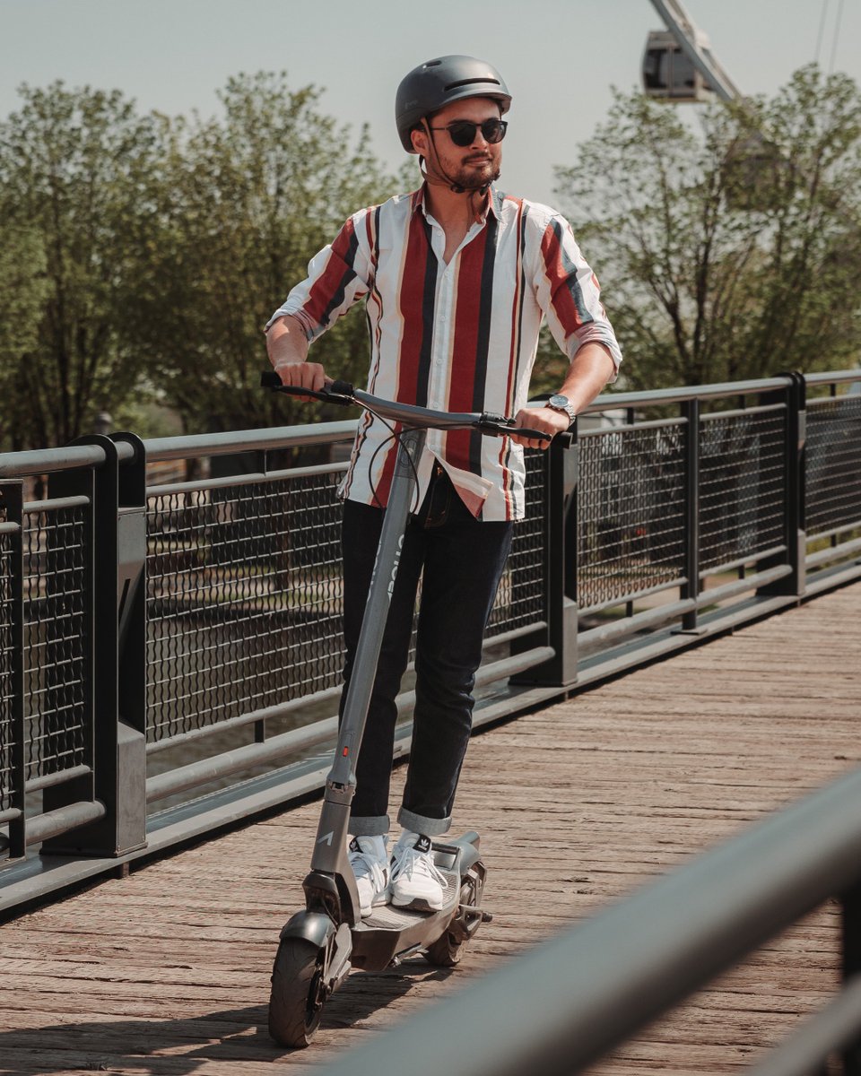 ApolloScooters's tweet photo. What's the best part about owning an electric scooter? Let us know 👇 

https://t.co/w5zQRIhgcW

#rideapollo #apolloscooters #apollocity #mtlmoments https://t.co/2Sa3W9JpeO