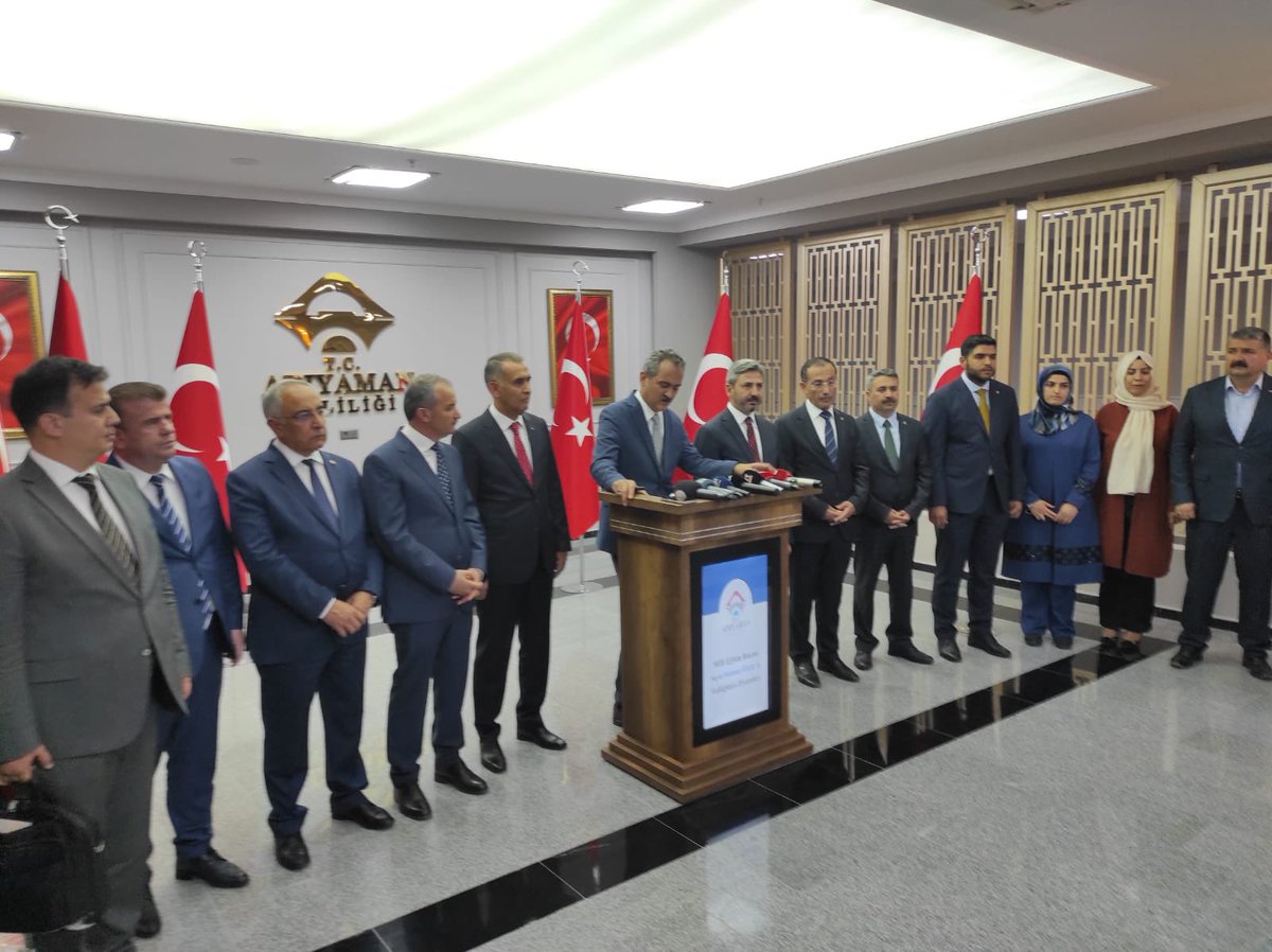 isumerresmi's tweet photo. Bir dizi ziyaret ve temas için ilimize gelen Milli Eğitim Bakanımız Sn. Mahmut Özer’i havalimanında karşılayarak,  Adıyaman Valiliği’ne yaptığı ziyaretine eşlik ettik. https://t.co/4Td8rXnT5t