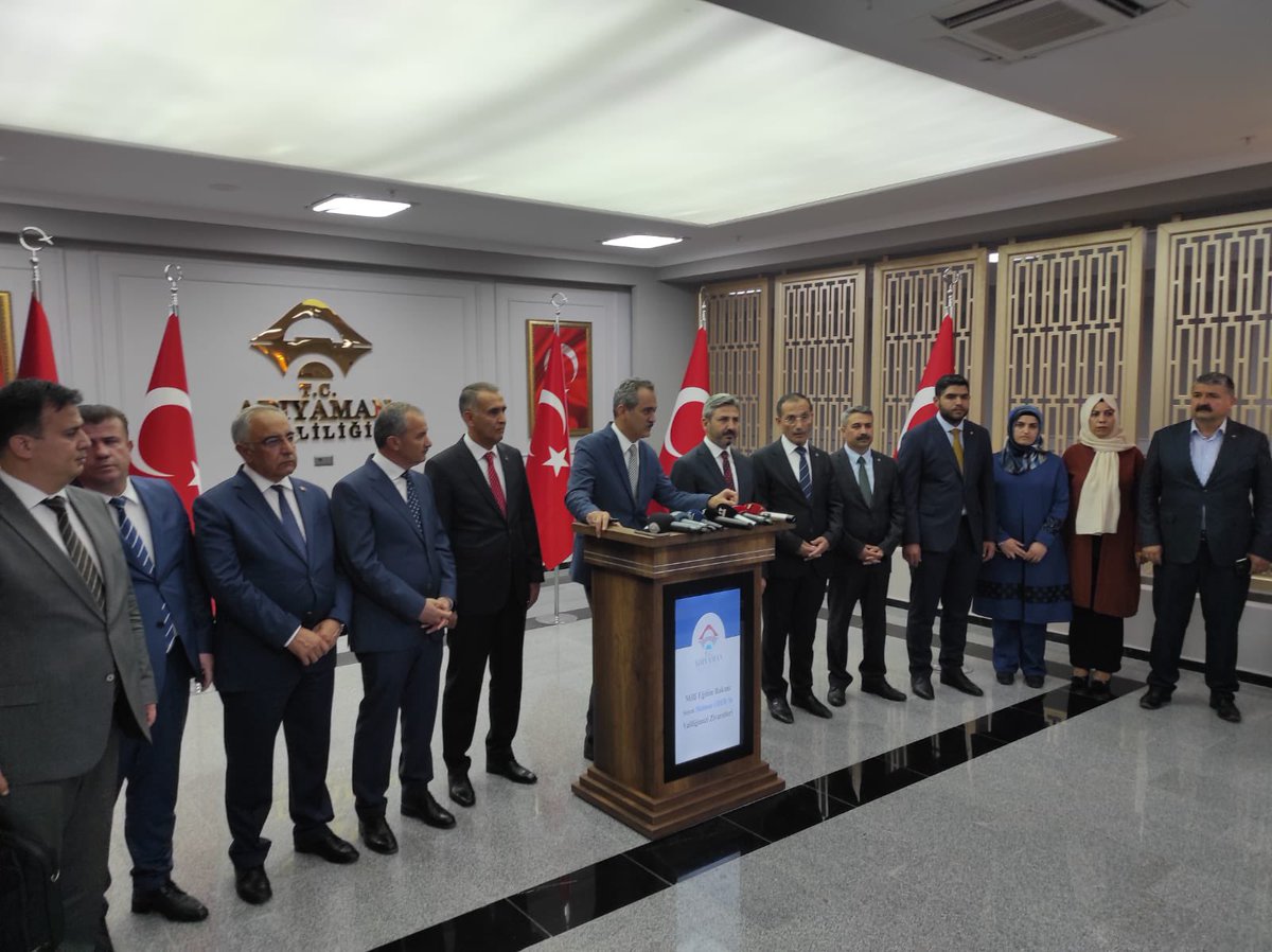 isumerresmi's tweet photo. Bir dizi ziyaret ve temas için ilimize gelen Milli Eğitim Bakanımız Sn. Mahmut Özer’i havalimanında karşılayarak,  Adıyaman Valiliği’ne yaptığı ziyaretine eşlik ettik. https://t.co/4Td8rXnT5t