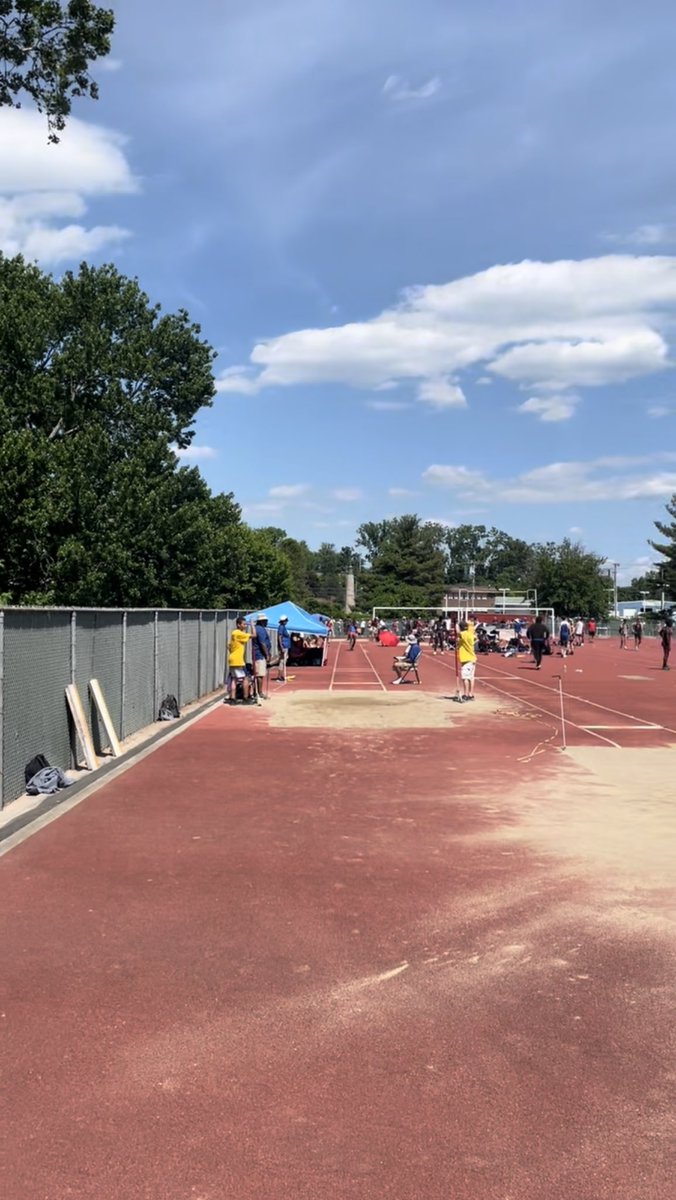 MoCalenda's tweet photo. This is the view the long &amp; triple jump coaches had when our kids were jumping. Since there was no official coaches box, we had to share this space with parents and spectators. No way you can convince me that this is acceptable for a championship event! #cttrack https://t.co/VSZ3U0bmio