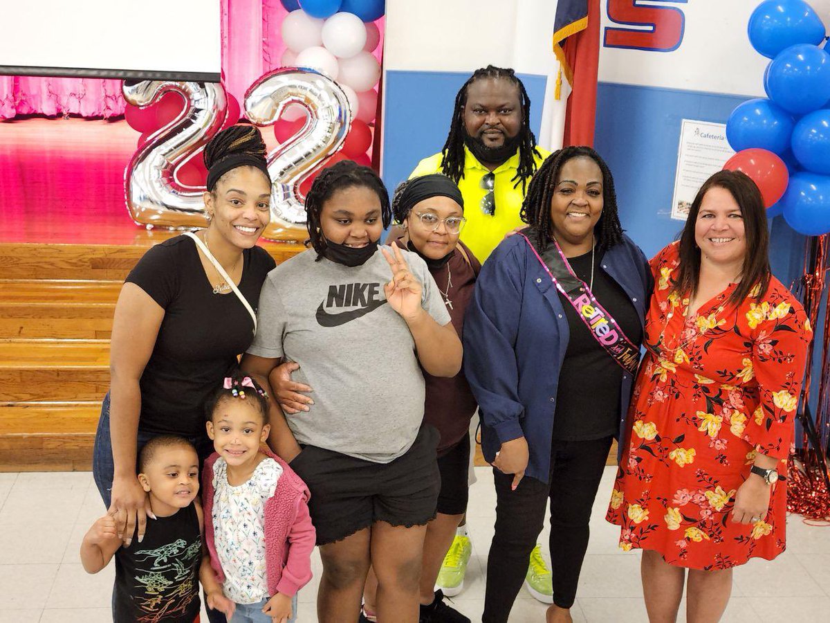 RMTZElem's tweet photo. Our EOY staff huddle up was awesome! We said our farewells to some of our family members, celebrated this yearβs accomplishments and shared upcoming plans! We couldnβt do it without this village! π #RCMStrong #TeamExcellence
@AprilColeman74 @HoustonISD @tarrynce https://t.co/ZExHDZa4B3