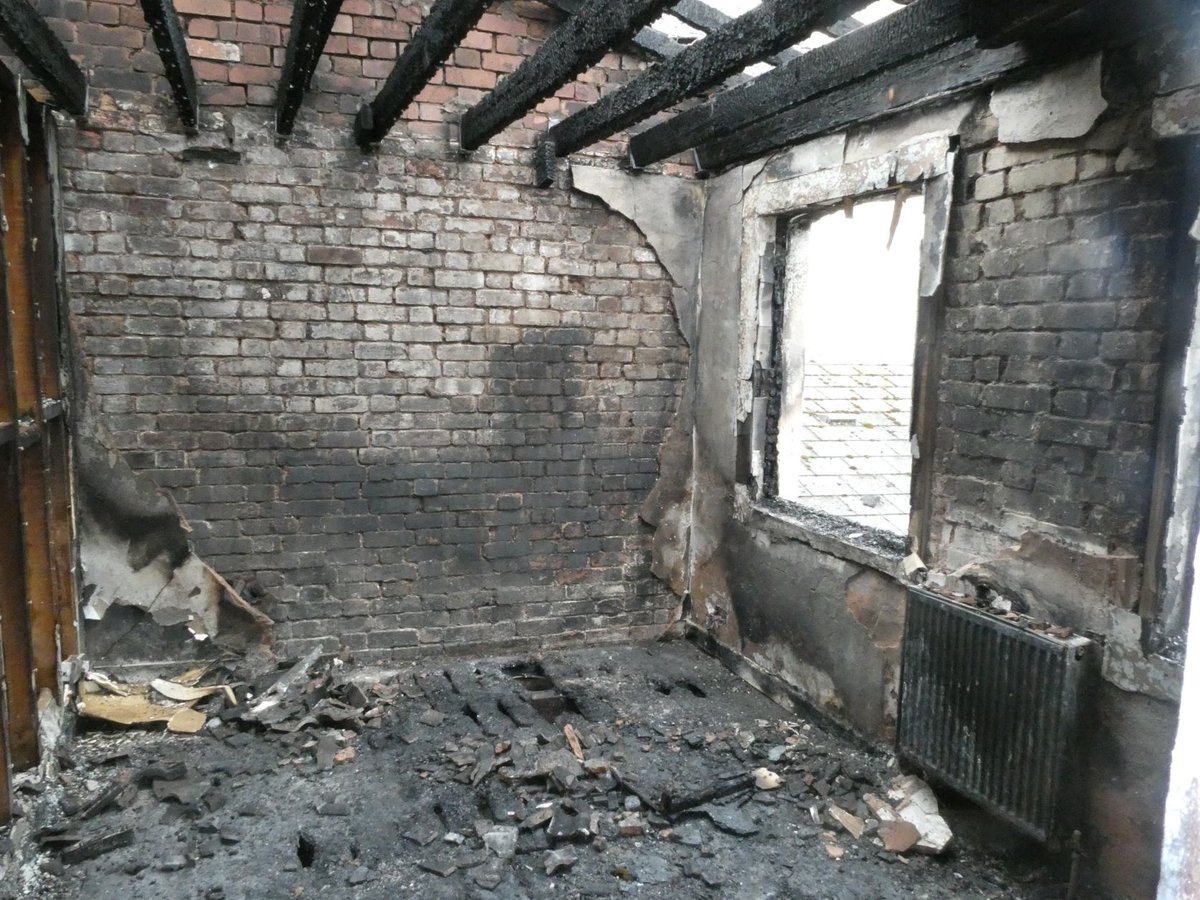 DSFireUpdates's tweet photo. This photograph shows the damage that can be caused when sunlight is refracted by a mirror and sets light to combustible material such as as bedding or clothes.  

This happened in Crediton at the weekend. It's rare but the results can be devastating. https://t.co/LI4GDJCNTk https://t.co/yROtvb63wo