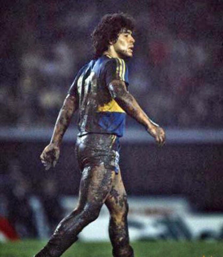 "jo es que llueve""mister estás botas no son cómodas""vaya frío, así no hay quien juegue""me duele un poco el pie" 
Se está permitiendo un fútbol base de cristal. 
Y si hablamos del umbral del dolor, ni digamos. 
No olvidemos lo importante. Balón, esfuerzo, diversión y más balon.