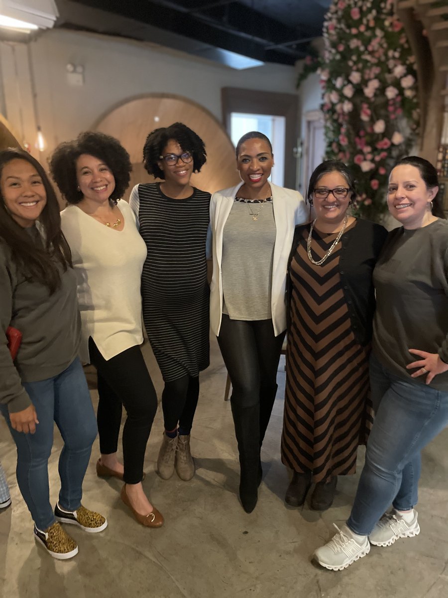 OneGoalGraduate's tweet photo. The six unstoppable changemakers & Executive Directors leading OneGoal's work in Chicago (Priya!), Houston (Patty!), New York (Rochelle!), Massachusetts (Amanda!), Metro Atlanta (Taylor!) & the Bay Area (Krismin!) and making our national impact possible. #OneGoalGraduation https://t.co/MaKTsYUGEX