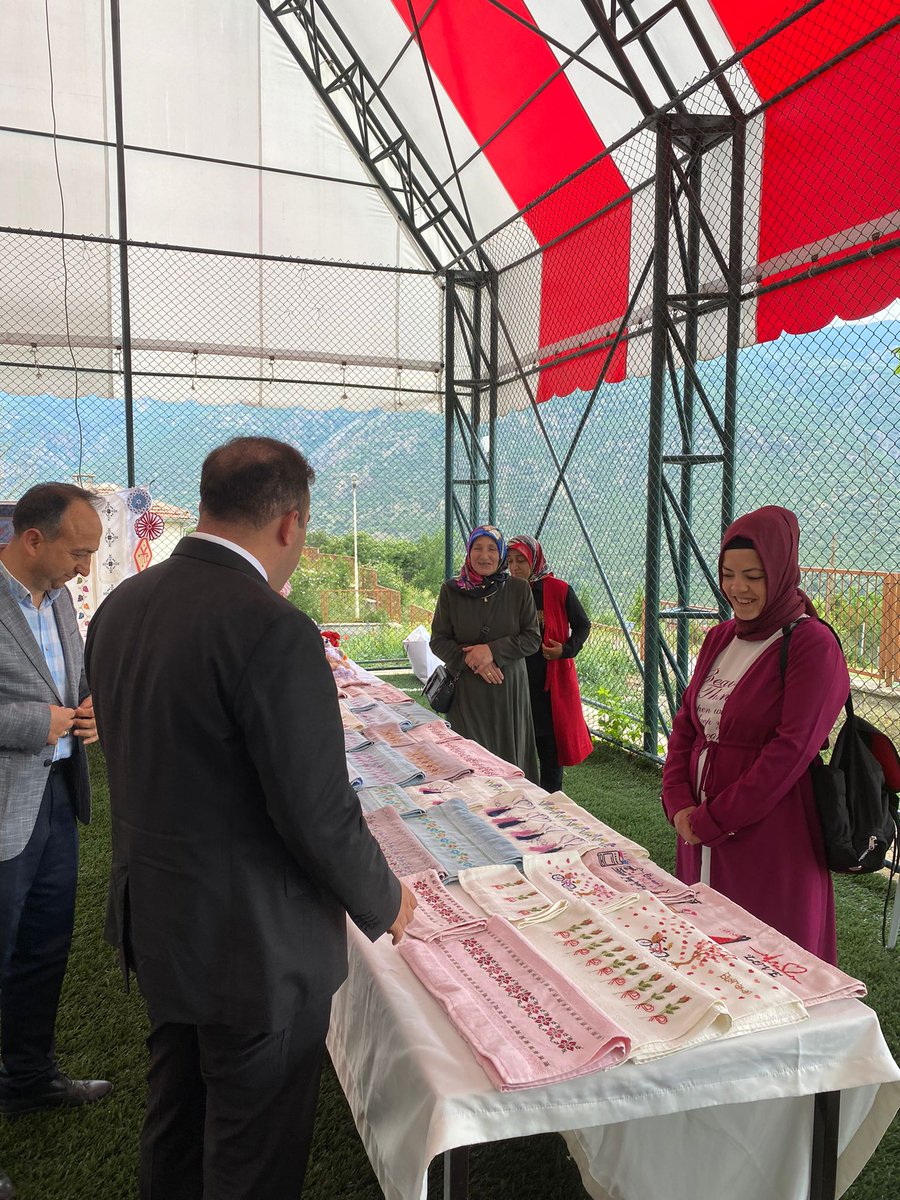 BayramorenE's tweet photo. 1_7 Haziran Hayat Boyu Öğrenme Haftası Etkinligine katılım saglayan Bayramörenlilere sonsuz tesekkurler. Sergimizi de turnuvamuzida tamamladik.@MemCankiri @mebhbogm @hayatboyuailesi @Muammer12877572 @BayramorenMem @BelenMuzaffer https://t.co/MXdOHVBiT1