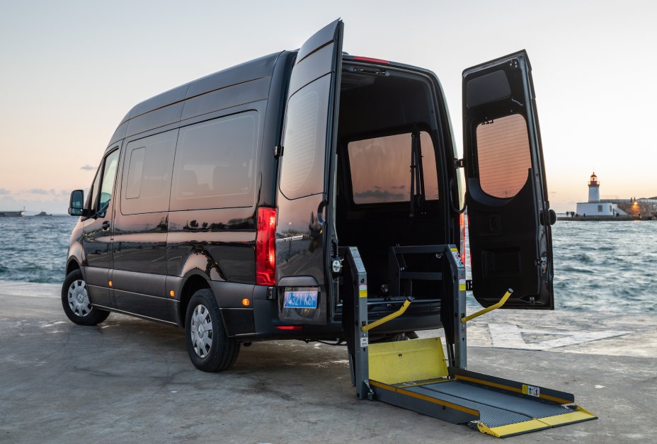 Explícanos cuáles son tus necesidades de transporte para tu viaje a #Ibiza. Desde #DipesaGroup tenemos el vehículo que más se adapta a ti. dipesagroup.com/es/ #Eivissa #transporte