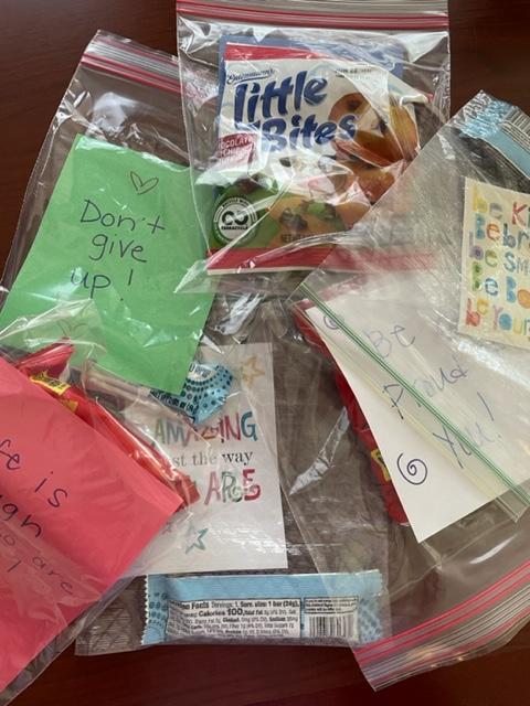 MasonandHanger's tweet photo. We recently signed up for a DIY project to donate more than 110 snack bags to Peter Paul Summer Academy (@PeterPaulRVA). We're proud to support the academy's purpose to educate the child, engage the family, and empower the community. 

#MHGivesBack #PeterPaulRVA https://t.co/IFSbPOHrvX