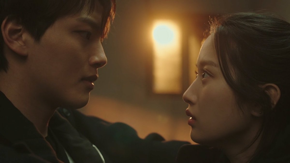 iconickdramas's tweet photo. Started watching Yeo Jin Goo and Moon Ga Young's new tvN drama #Link &amp; I LOVED IT!

A mystery thriller about a man who experiences all the emotions of a certain woman. The first two episodes are interesting to watch because of the murder mystery + the characters! #LinkEatLoveKill https://t.co/yXAmQnrPxV