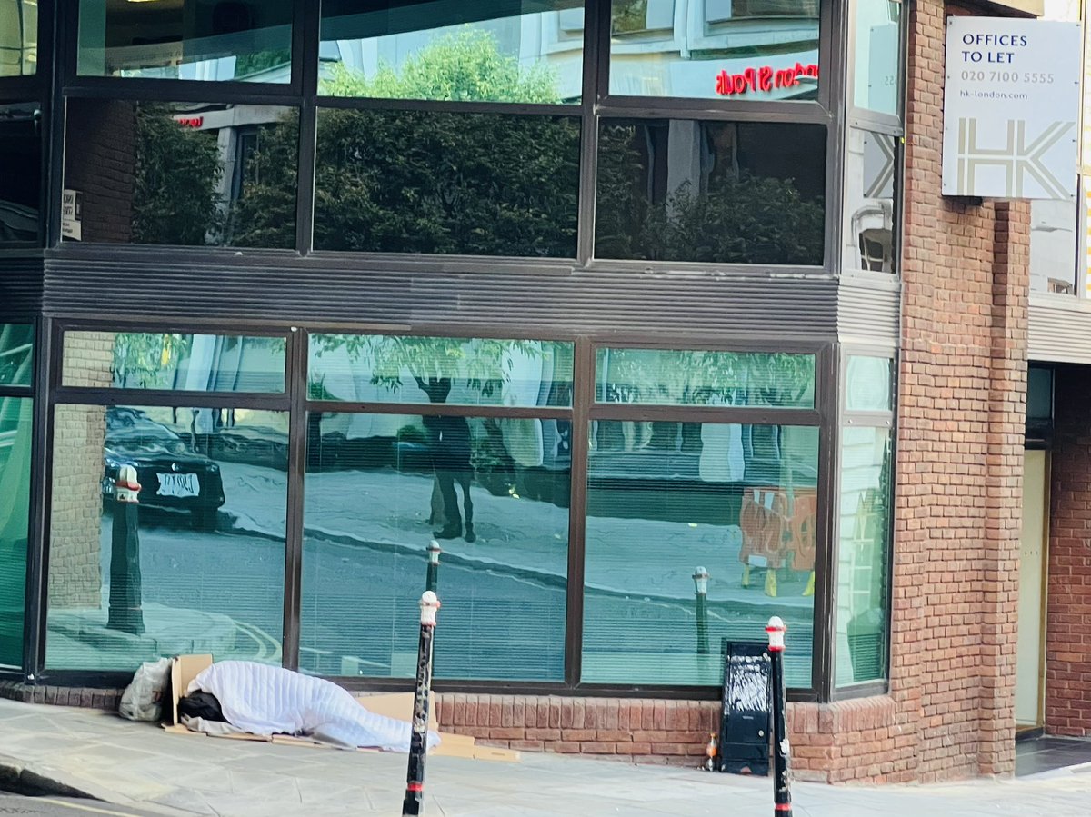 ChauhanZahid's tweet photo. โA picture is worth a thousand wordsโ #homelessness #emptybuildings https://t.co/yKxuvRYtjp