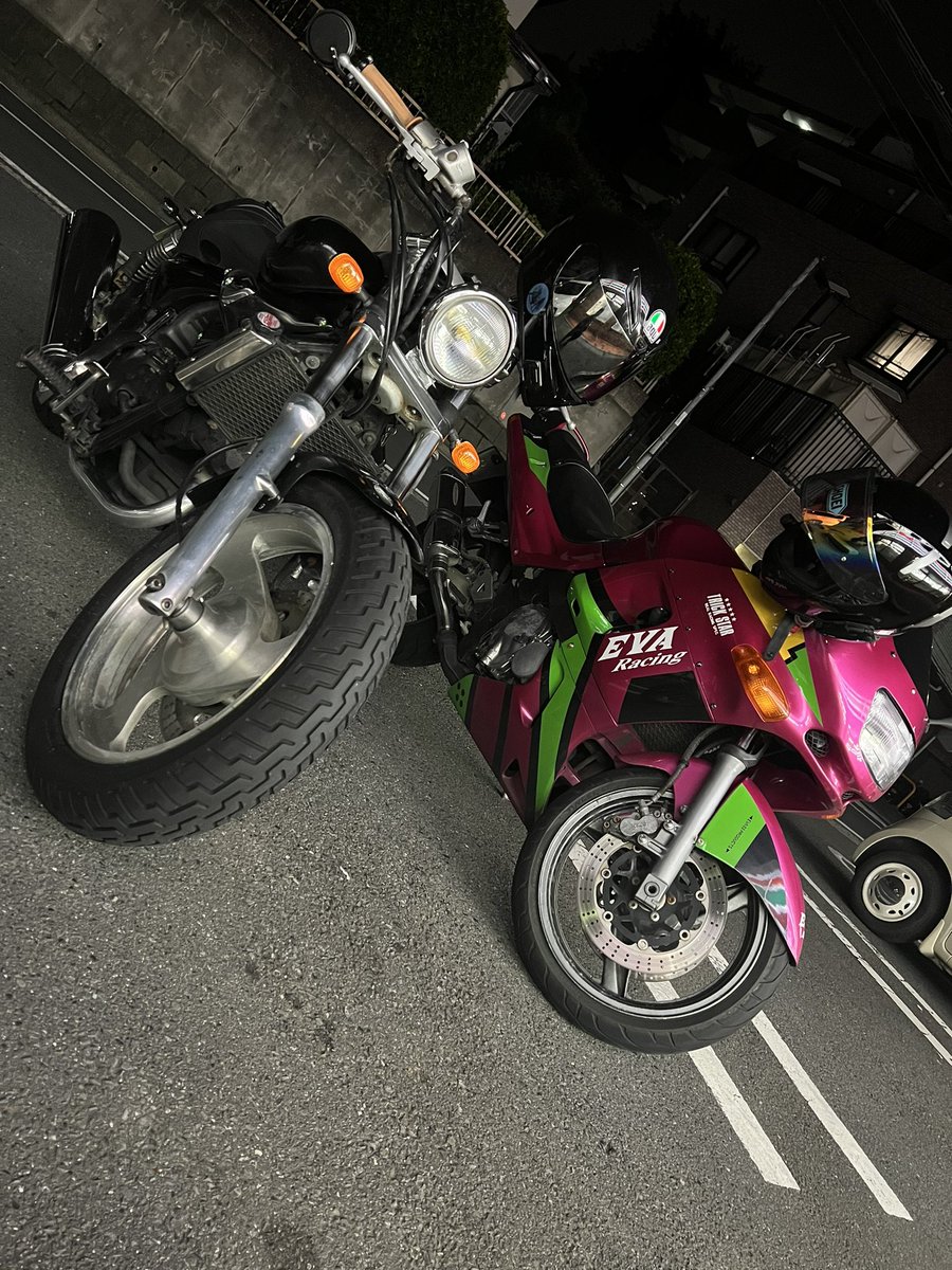 Taji_S_S_CORONA's tweet photo. 今日のだべりは終了
いつもこの2台、友達欲しい〜
#バイク乗りと繋がりたい 
＃バイク好きと繋がりたい
#fanride https://t.co/tIEs67HYEr
