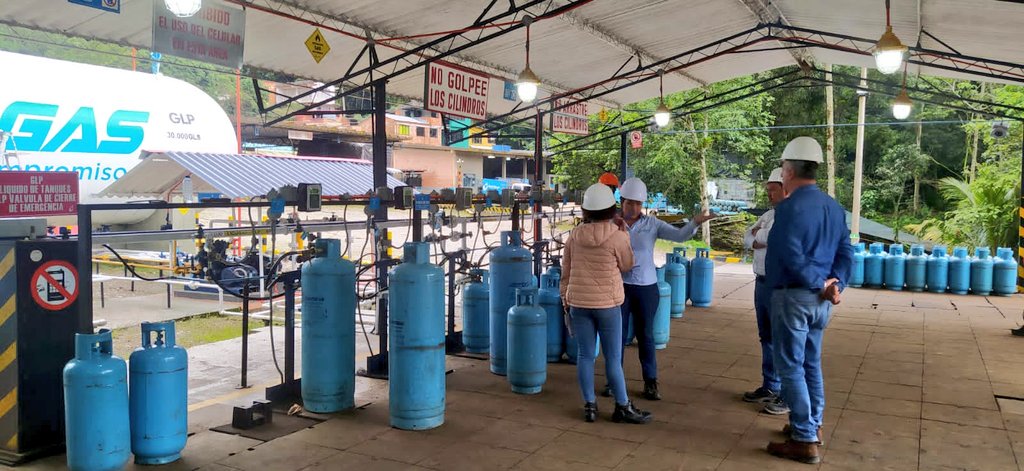 Superservicios's tweet photo. ¡En #Restrepo, Meta! Nuestra Dirección Técnica de Gestión de Gas Combustible realizó visita de inspección para verificar el cumplimiento del reglamento técnico al punto de venta de gas licuado de petróleo (GLP) a la empresa #Rayogas.
🌐 https://t.co/bGphyqPgrQ https://t.co/ko8VTQyxt9