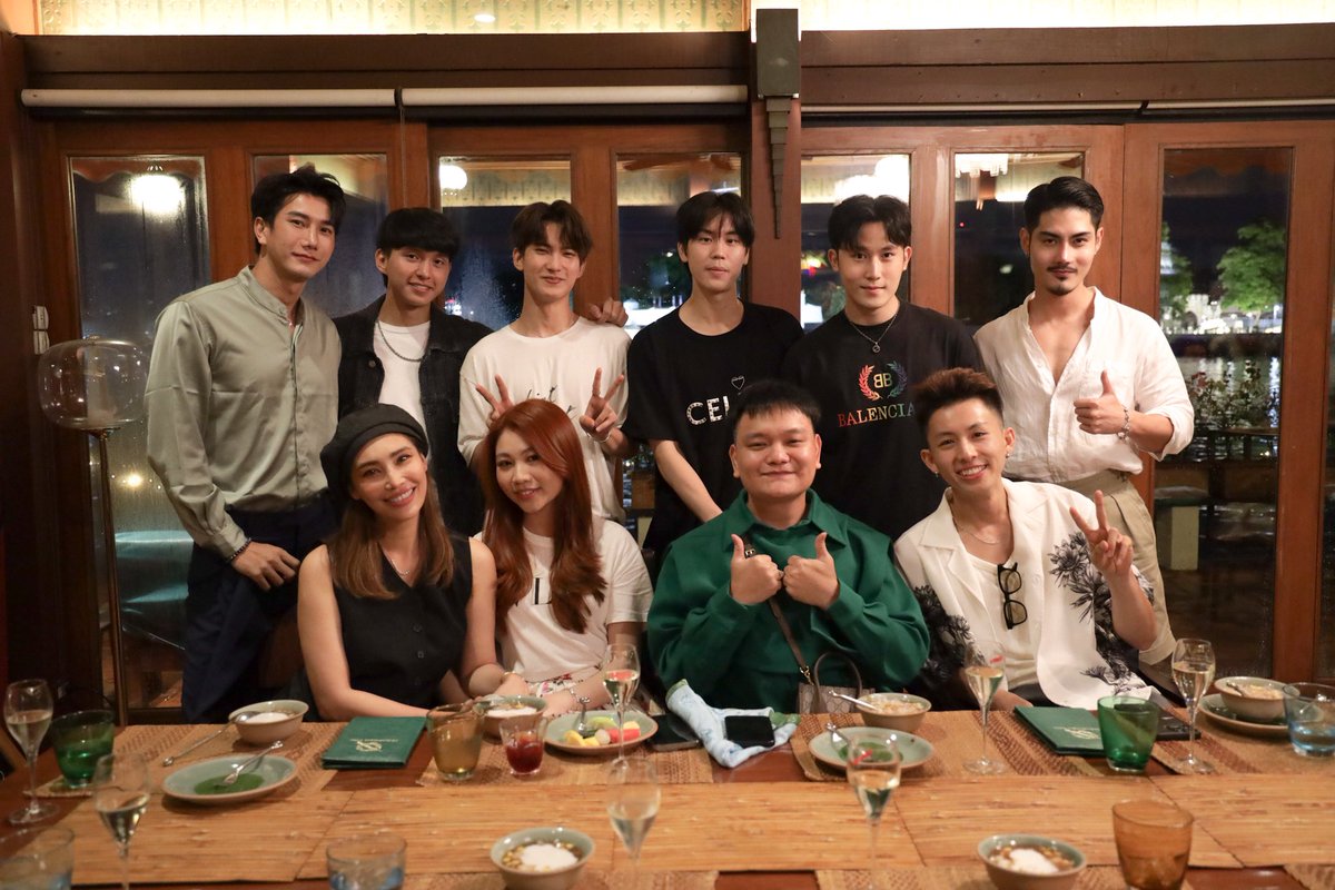 Koolcheng's tweet photo. Dinner time with "Nong Sunny" #koolcheng #nongsunny #trinhtutrung #kcacademy #ngoclangy #premwarut #famechawin #firstchalongrat #k2ken https://t.co/k7Fsh7cnB6
