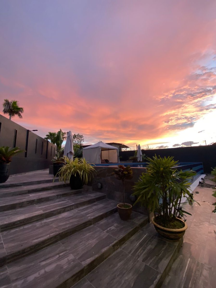 lokalisstay's tweet photo. Villa yang ada saltwater pool besar ni tengah offer diskaun RM200 untuk booking sepanjang June guys! Port nak buat bbq ada, Karaoke set ada. Villa besar, korang nak plan untuk family days pun boleh. Nak buat wedding kat sinipun boleh. 

📍Umah Itam, Seremban Negeri Sembilan https://t.co/mAsVQB3r6B