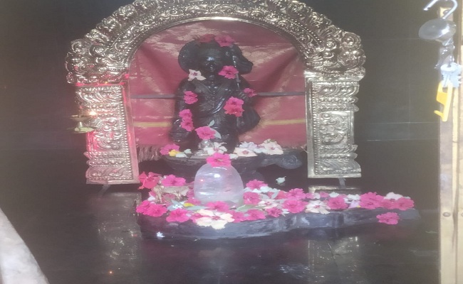 powertvnews's tweet image. ದಕ್ಷಿಣಭಾರತದ ಅತಿ ದೊಡ್ಡ ಸ್ಪಟಿಕ ಲಿಂಗ ನಾಪತ್ತೆ powertvnews.in/robbery-spatik… via @Power TV News 

For More Updates: powertvnews.in  

#spatikalinga #hiremathtemple #haveri #stolen #halageripolicestation #powertv #powerTV #powertvnews #powertvkannada